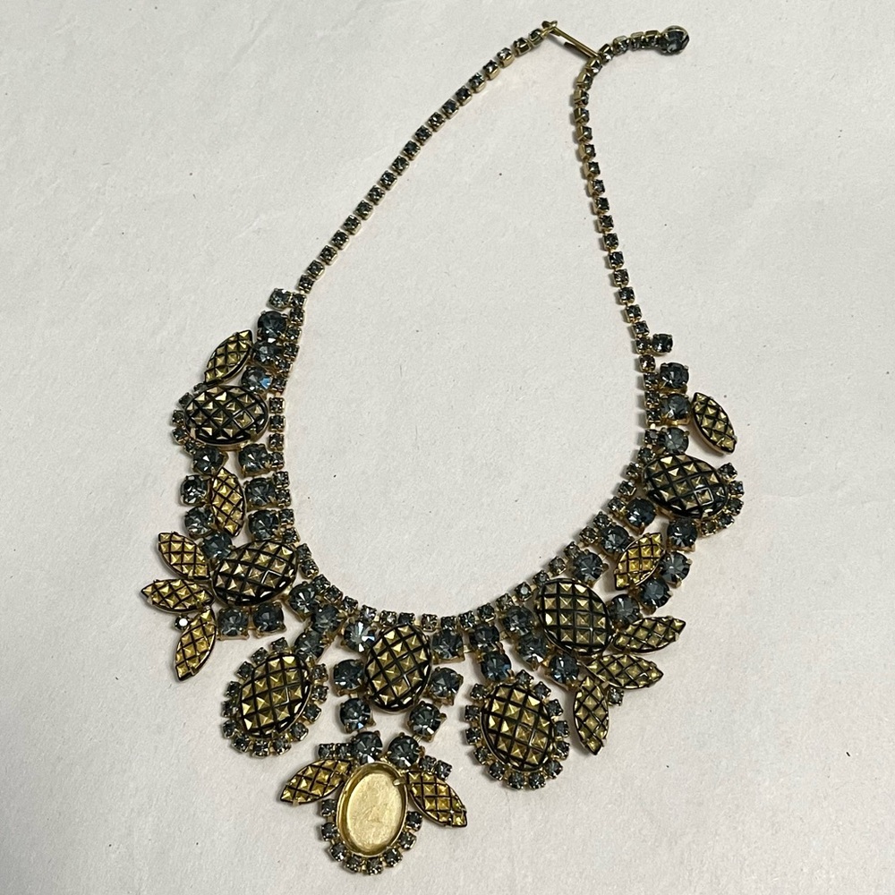 Rare Unsigned Hobe Pinecone Cabochon Rhinestone Bib Necklace Missing Stone Gold